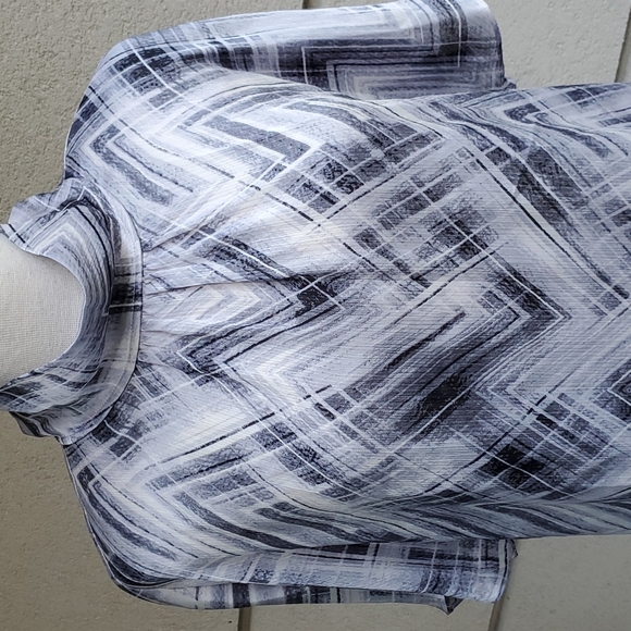 VINCE CAMUTO- SLINKY BLOUSE - Picture 2 of 6